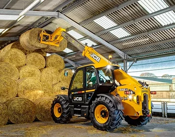 Le télescopique JCB 542-70 AGRIPRO : performances et polyvalence pour les agriculteurs
