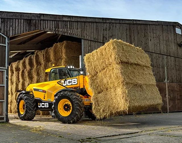 Le télescopique JCB 542-70 AGRIPRO : performances et polyvalence pour les agriculteurs