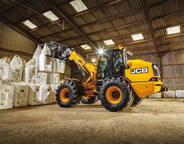 Le télescopique articulé JCB TM420S I M3 Agri