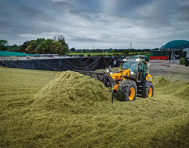 Le télescopique articulé JCB TM420S I M3 Agri